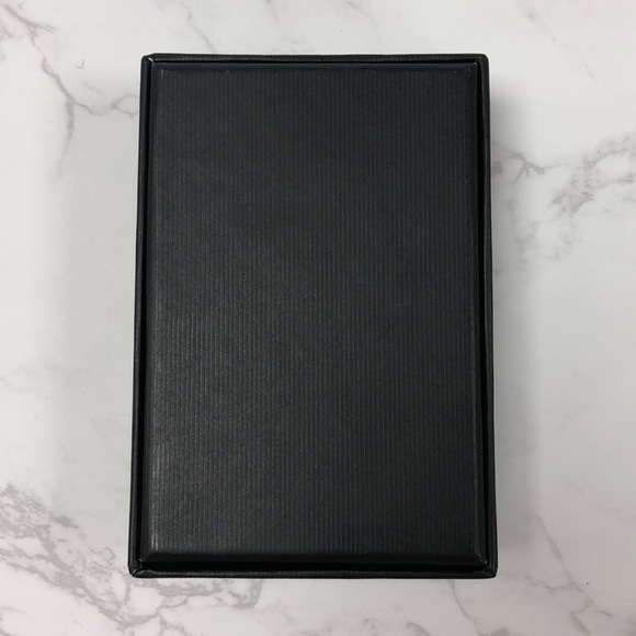 ⭐️ SOLD ⭐️ Authentic Gucci Box + Dust Bag Gift Set - Picture 3 of 8